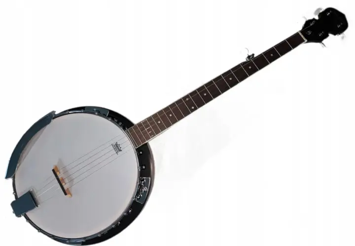 Banjo z jasną membraną i ciemną szyjką na białym tle.