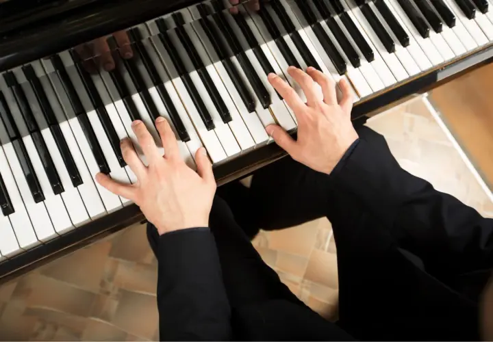 Keyboardy a sceniczna ekspresja: Jak wykorzystać różnorodność funkcji i kontrolerów podczas występów na żywo