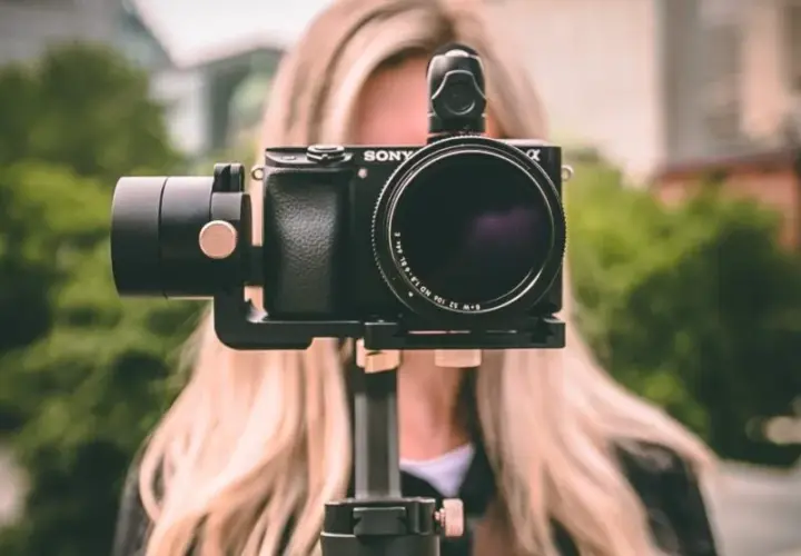 Najlepsze spoty reklamowe: 5 inspirujących przykładów i analiza