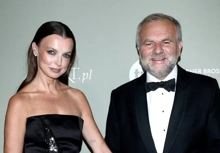 Katarzyna Sokołowska z mężem na gali. Elegancka para w wieczorowych strojach.