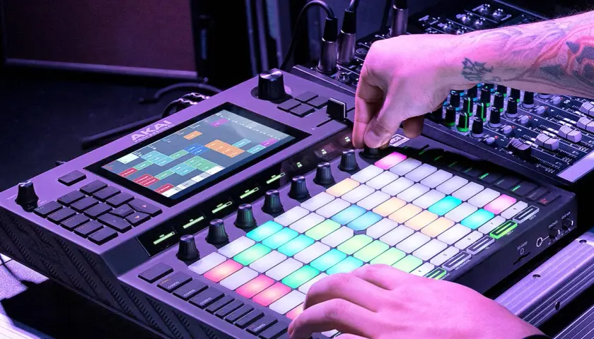 Niezbędny sprzęt do tworzenia bitów: jak zacząć produkcję muzyczną