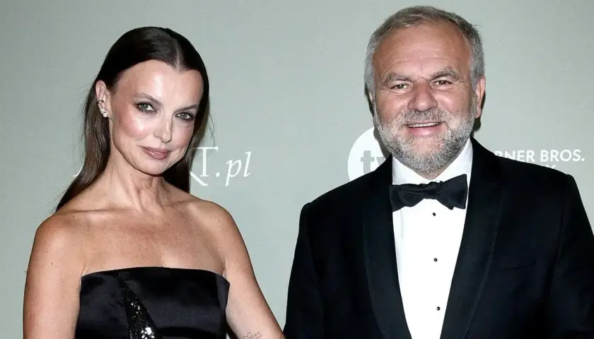 Katarzyna Sokołowska z mężem na gali. Elegancka para w wieczorowych strojach.