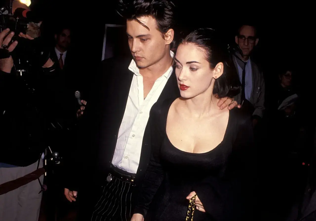 Winona Ryder i Johnny Depp, para z lat 90., na czerwonym dywanie.