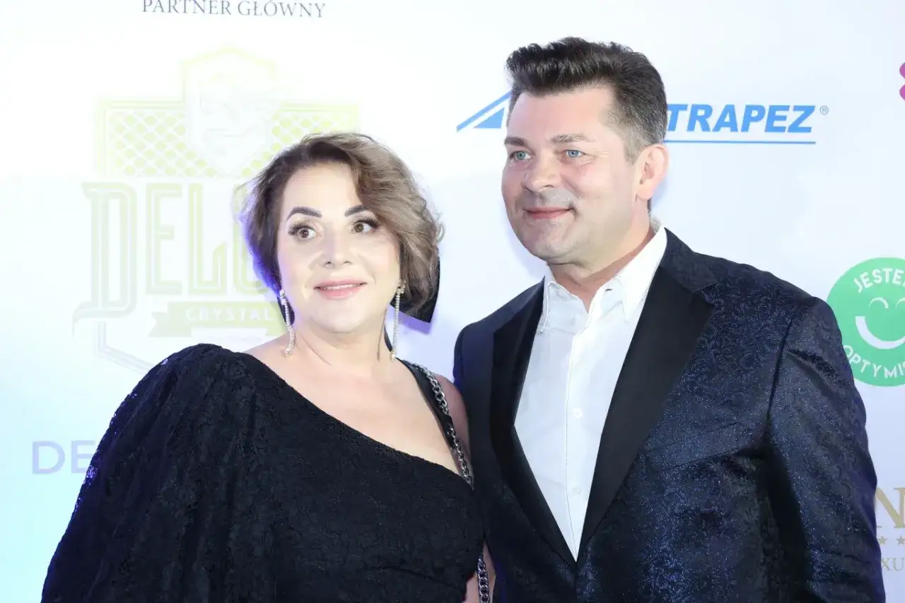 Zenek Martyniuk i jego żona Danuta na evencie. Ich romans trwa od lat, a miłość kwitnie.
