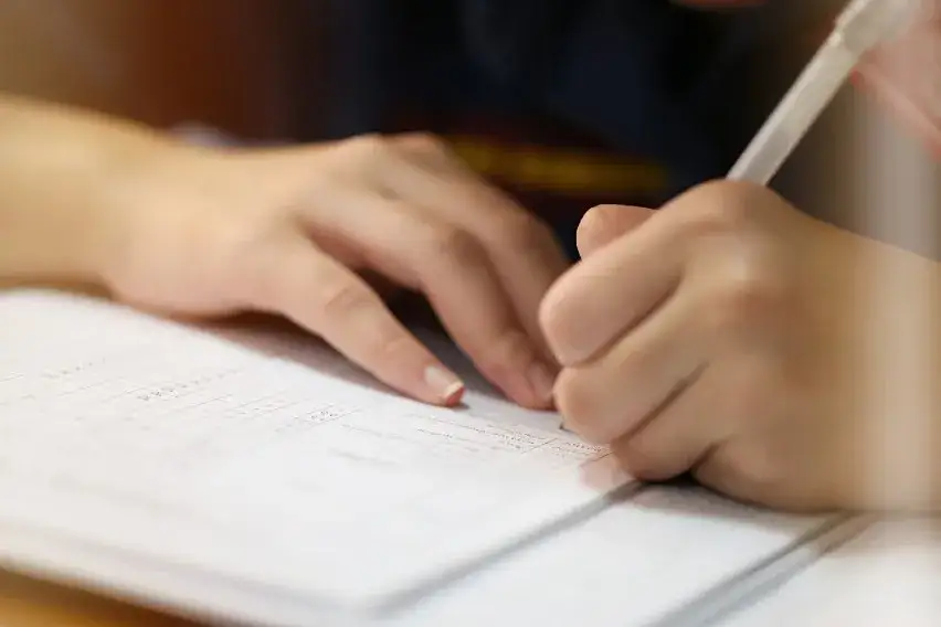 Zdjęcie Funkcje językowe w tekście: klucz do zrozumienia intencji autora