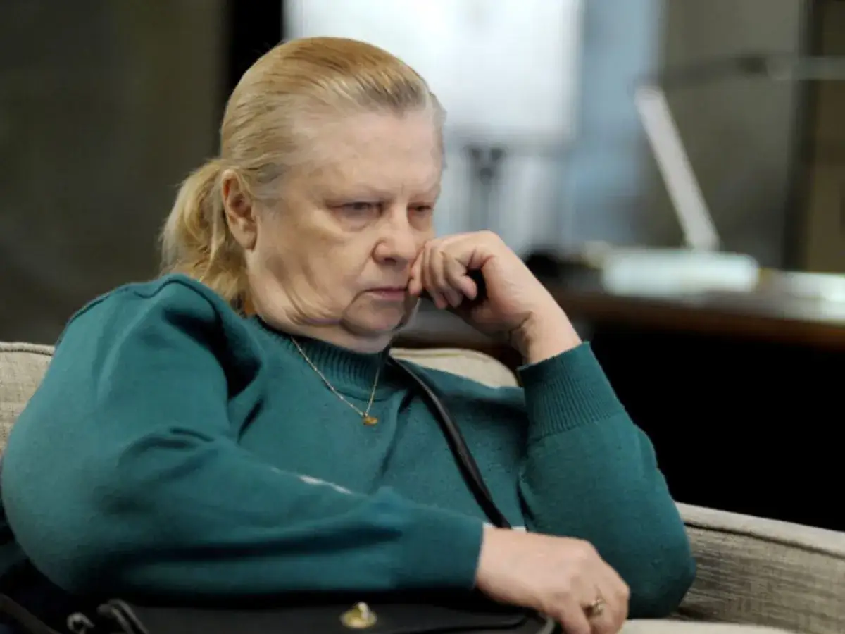 Zamyślona Stanisława Celińska, wspominająca być może swojego męża.